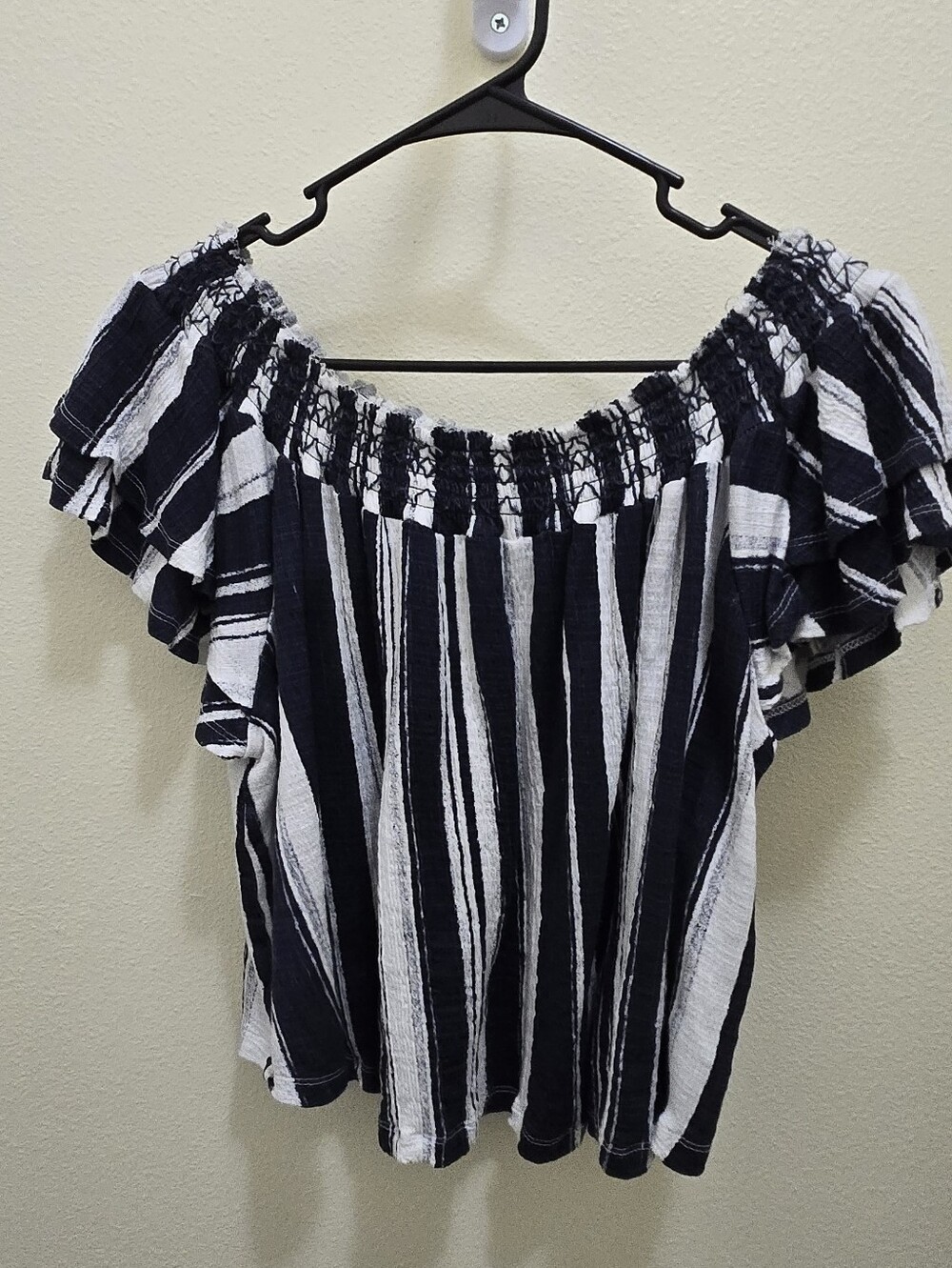 🤩Cute Navy And White Striped Flowy Off-shoulder Summer Top By Living Doll Sz M